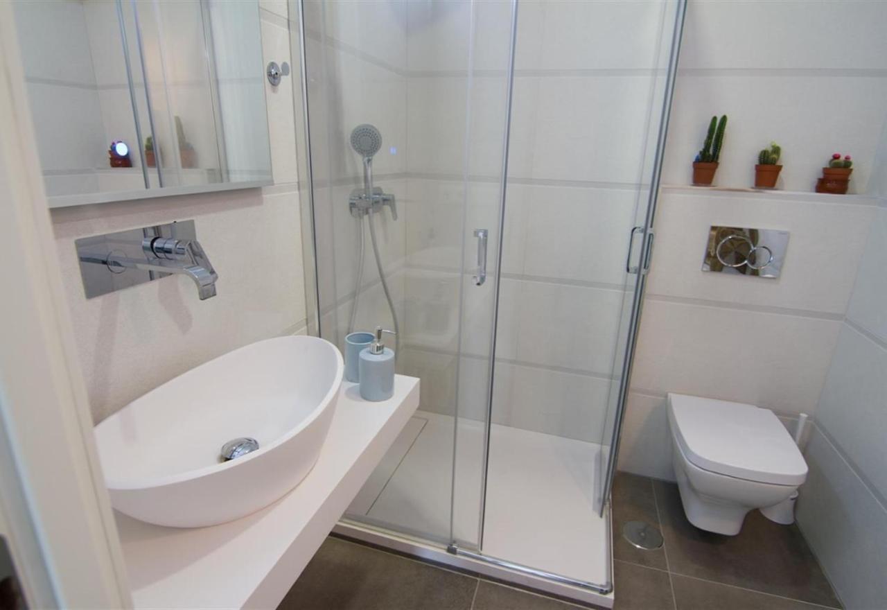 Super Front Line Modern New Apartm Nerja Esterno foto